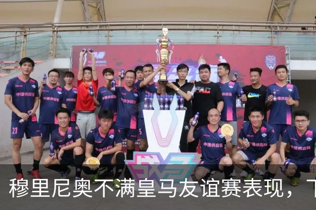 穆里尼奥不满皇马友谊赛表现，下半场补水时召集球员训话